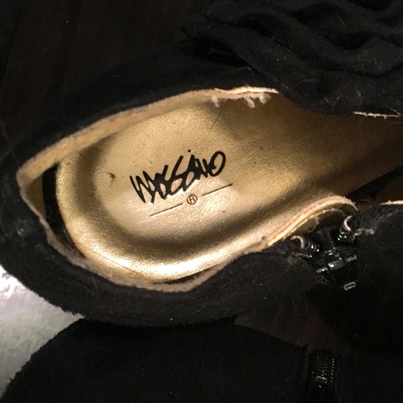 Massimo Black Women’s Heel with Black Flower - Picture 4 of 6